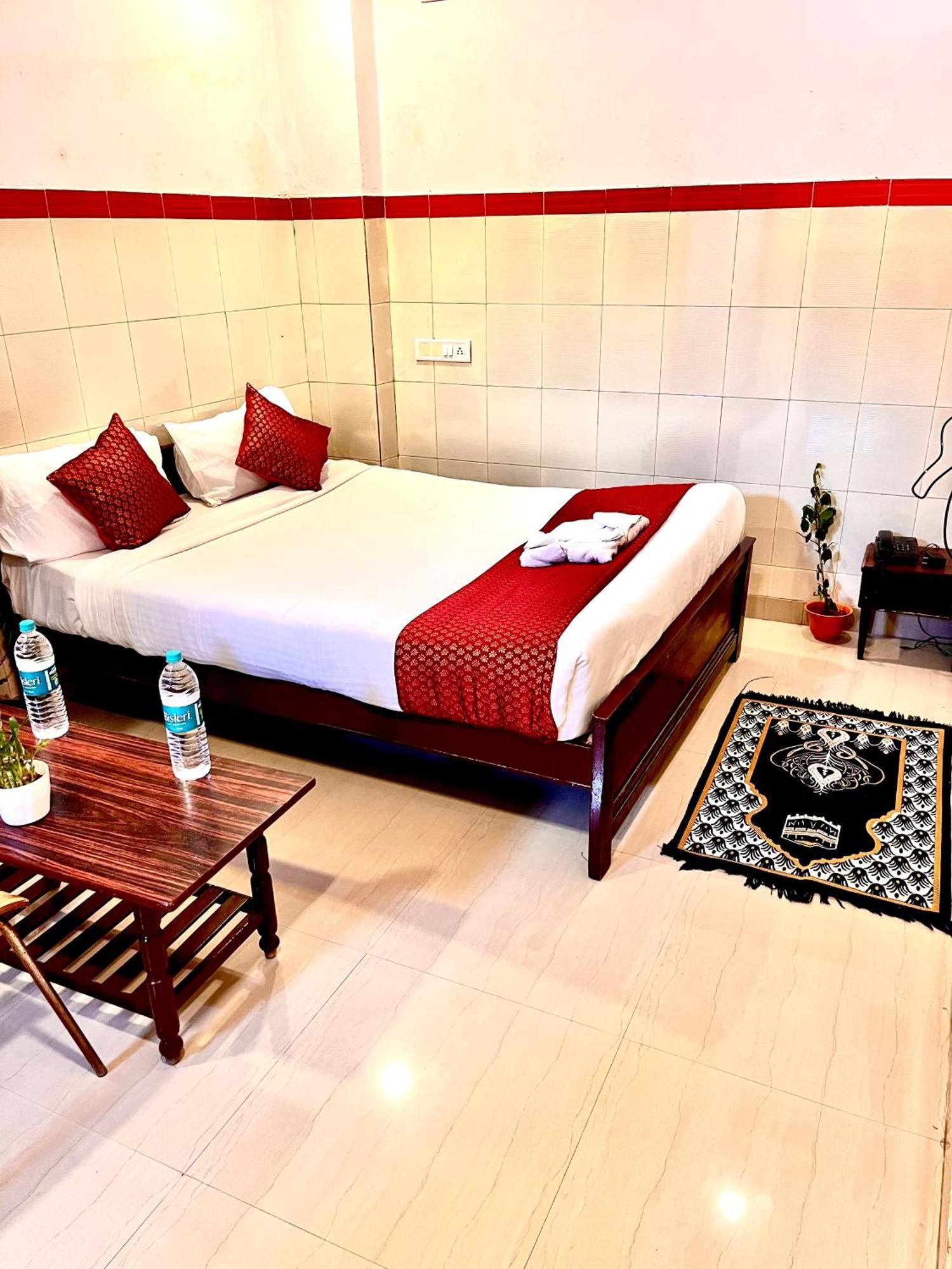 Hotel Sita Grand Шамшабад Екстериор снимка