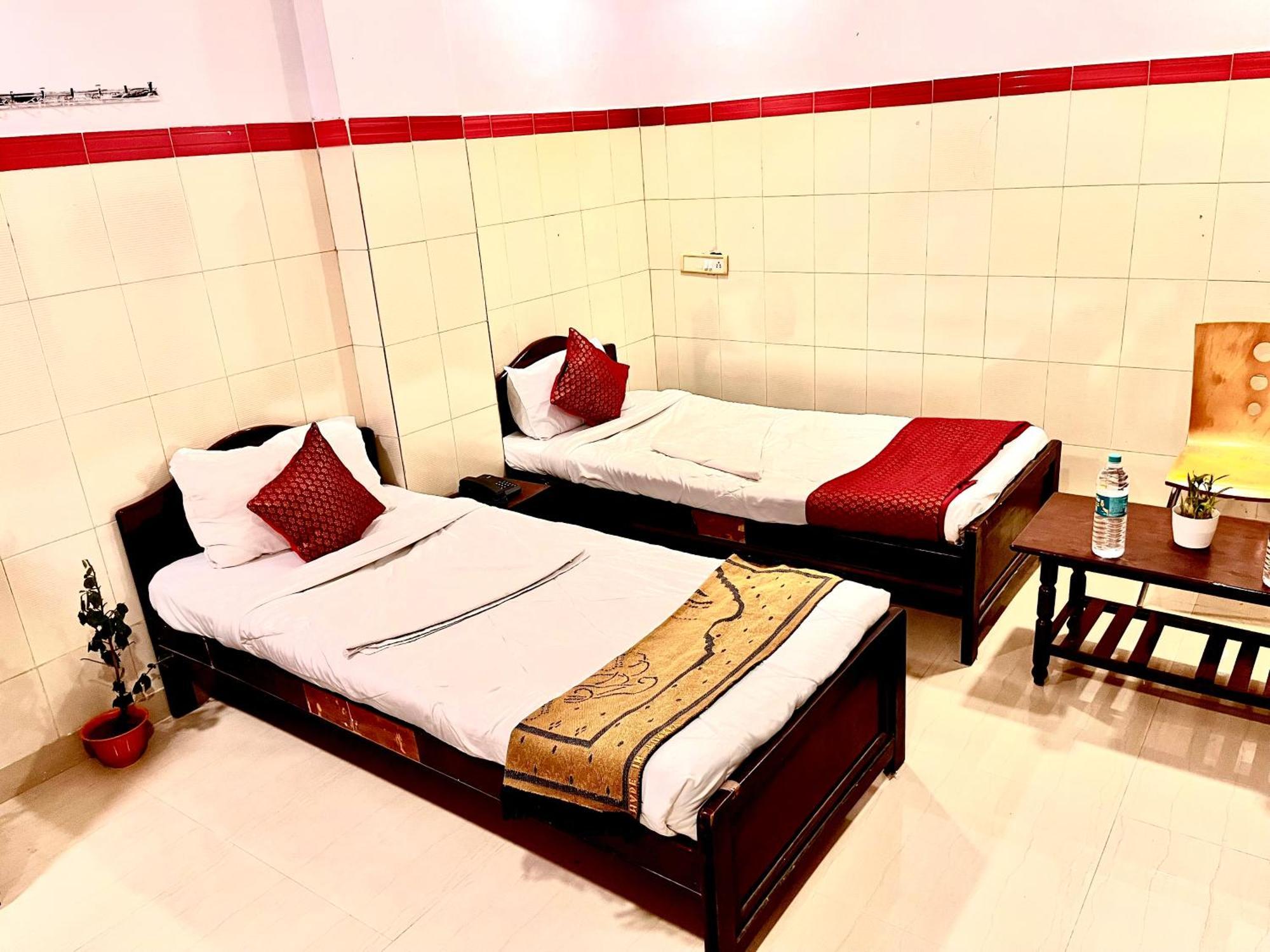 Hotel Sita Grand Шамшабад Екстериор снимка