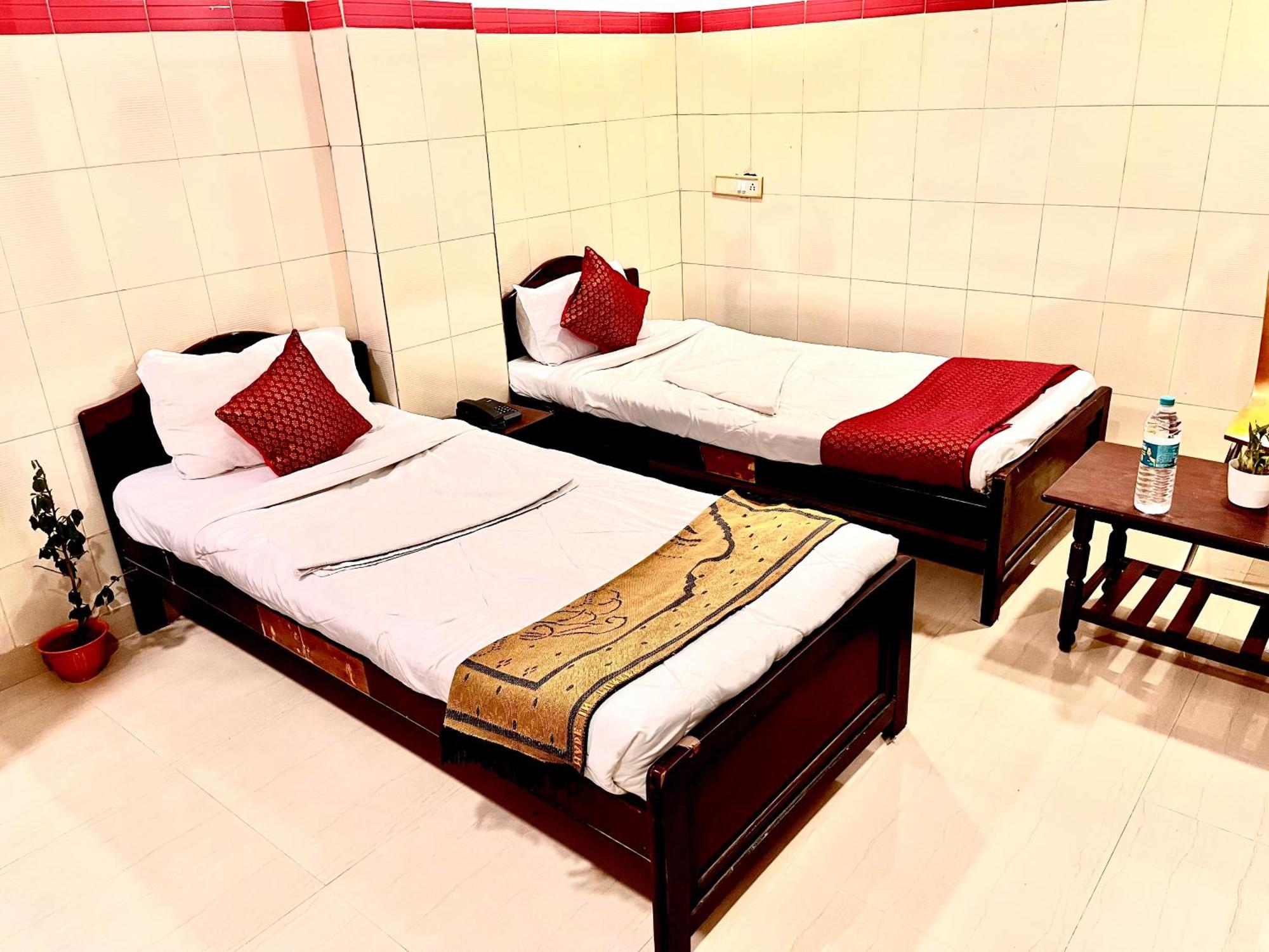 Hotel Sita Grand Шамшабад Екстериор снимка