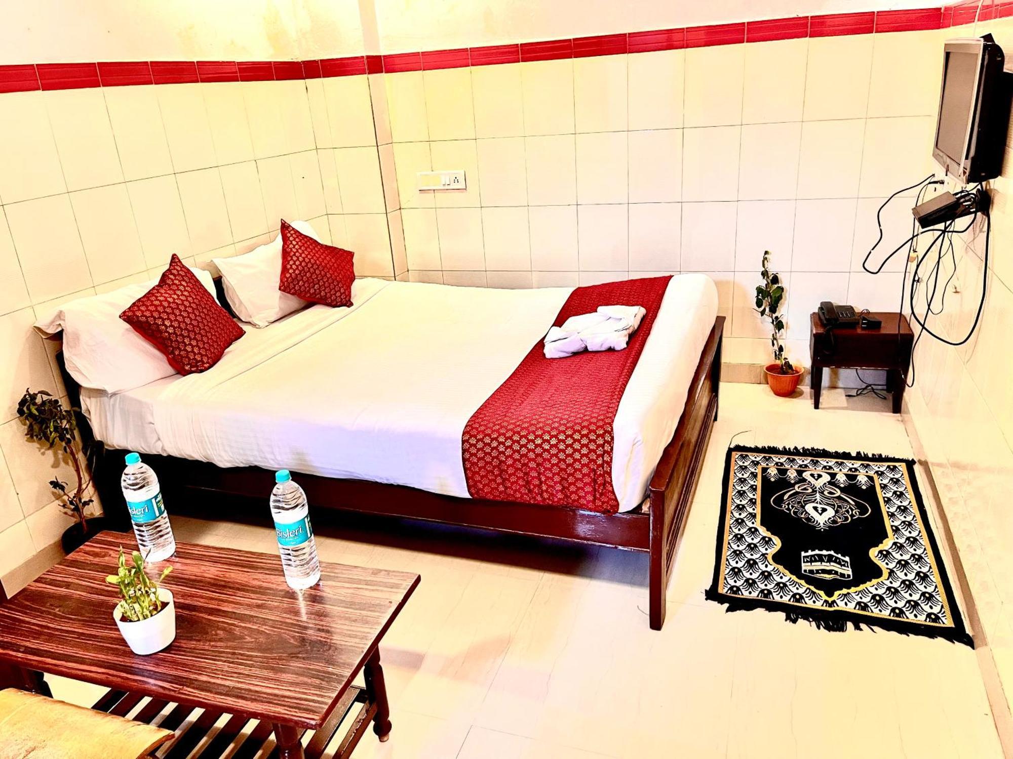 Hotel Sita Grand Шамшабад Екстериор снимка