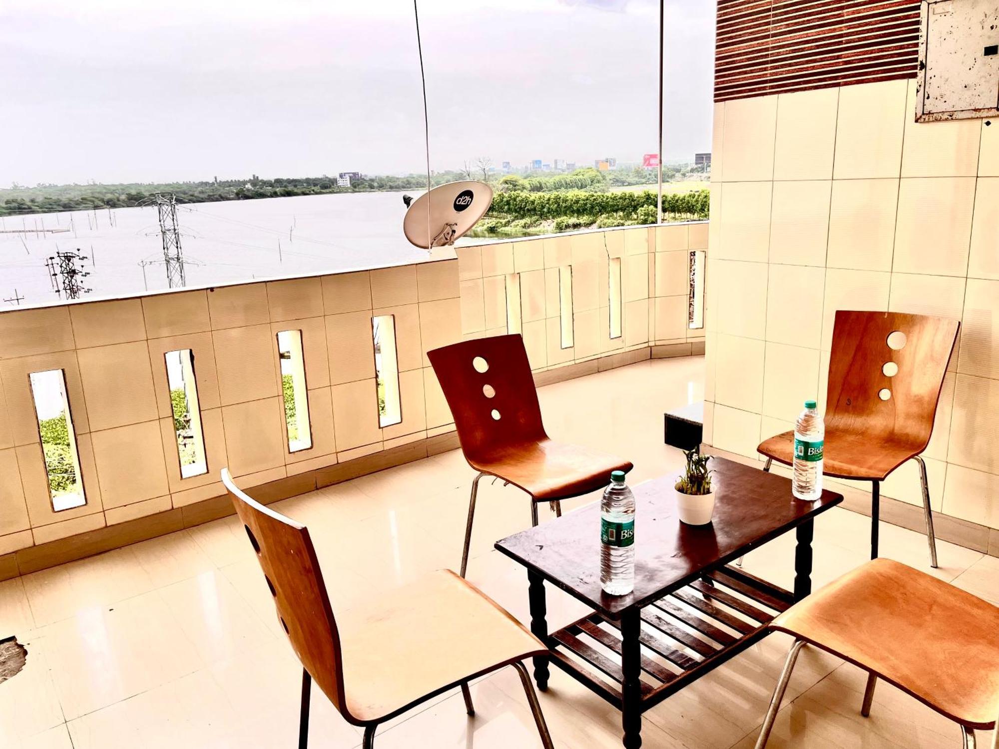 Hotel Sita Grand Шамшабад Екстериор снимка