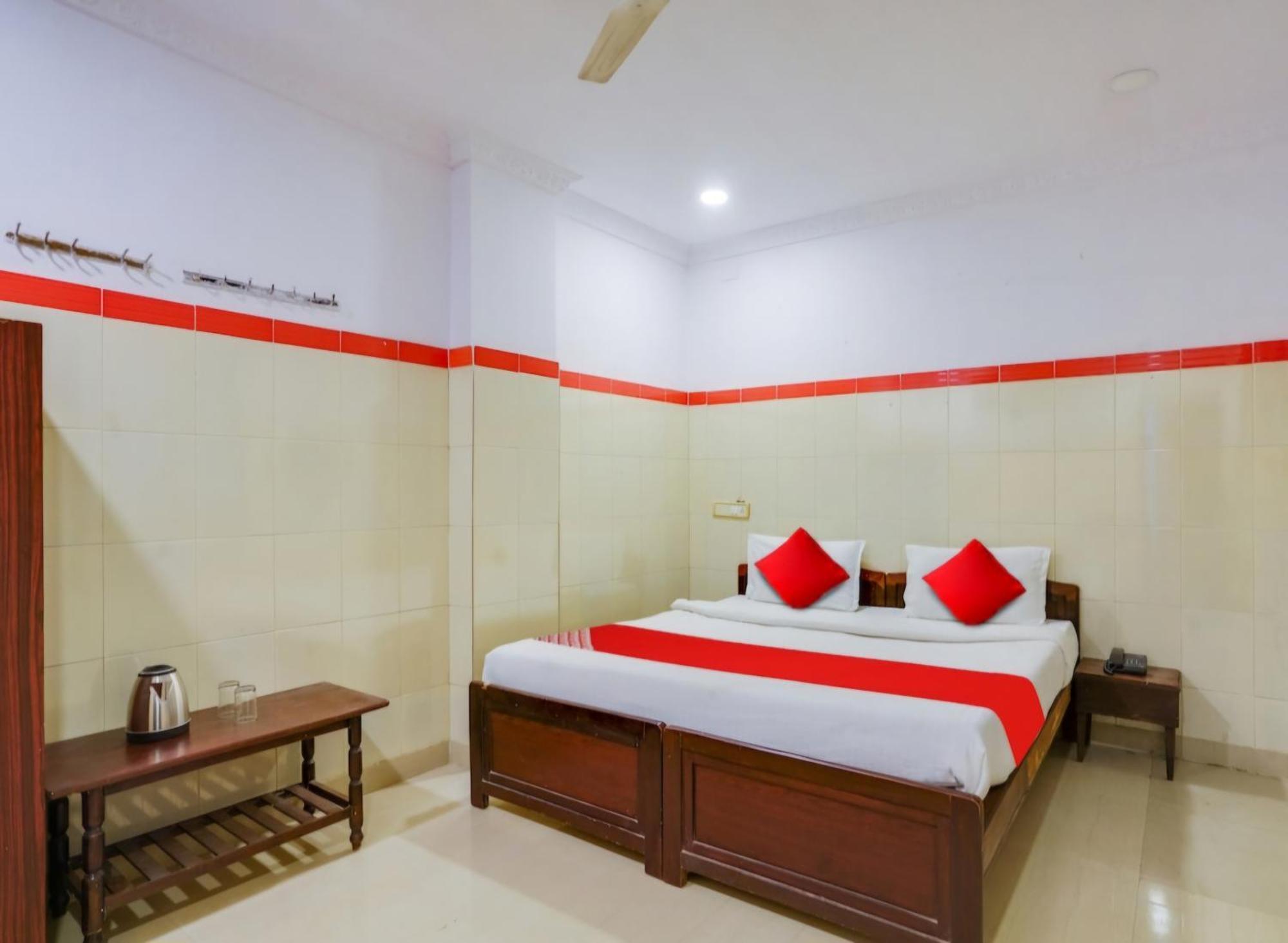 Hotel Sita Grand Шамшабад Екстериор снимка